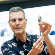 URI GELLER ENCHANTS MANCHESTER'S BIGGEST BUSINESSES ON SPOON-BENDING CITY TOUR